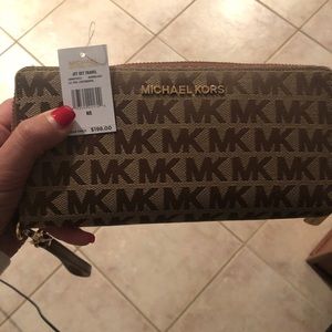 Michael Kors large jet set continental wallet